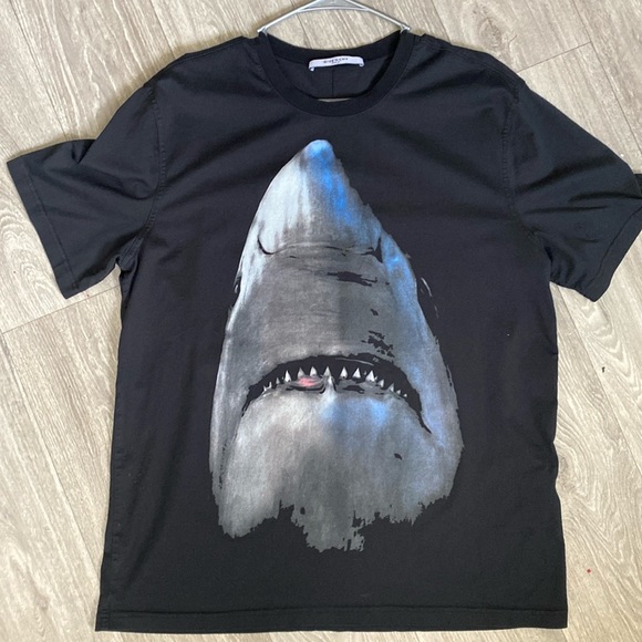 New!! No price tag Givenchy t-shirt Large size